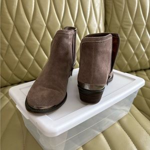Lucky Brand Ladies Ankle Boots - unsure of size but either 7 or 7.5 - gray suede
